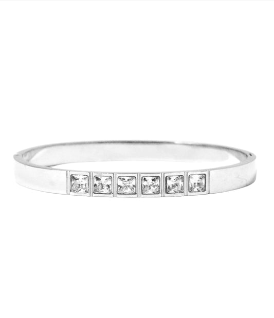 Nisa Premium Silver Polish Fabulous Solitare Design With Diamond Studded Bracelet For Women and Girls