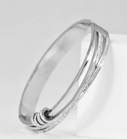 Nisa Premium Silver-Polish Four Loose Rings Design With Diamond Studded Bracelet For Women and Girls