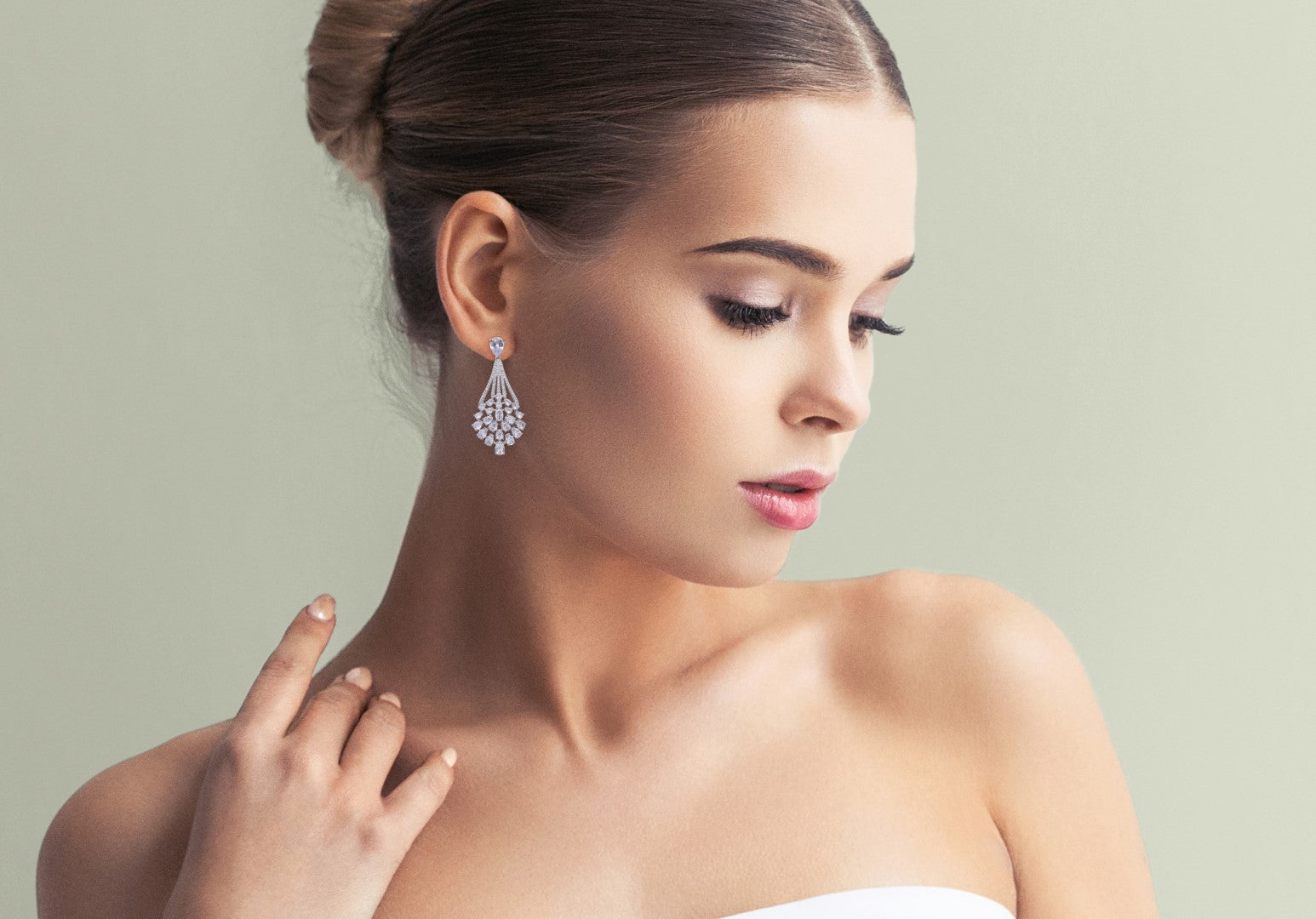 Women's Premium American Diamond Earrings.