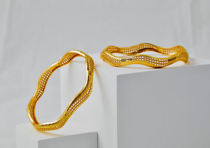 Nisa High Gold Polish Waves Shape Design Bangles For Women and Girls